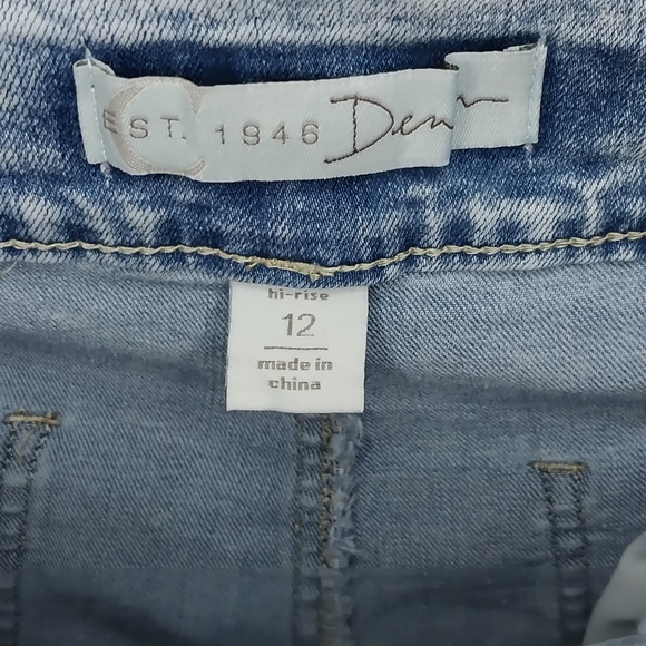 EST 1946 Denim Jeans  Womens Size 12 Modern Style Acid Wash Rips in legs - Picture 4 of 4